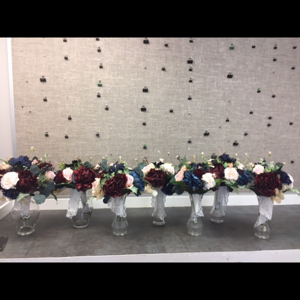 Bridesmaid bouquet maroon and navy
